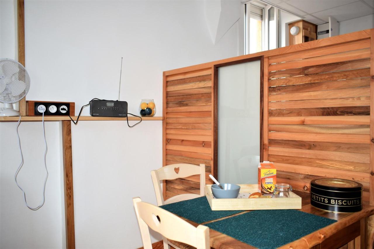 Studio Sympa Avec Petit Dejeuner Entre Canal Et Loire Roanne Buitenkant foto